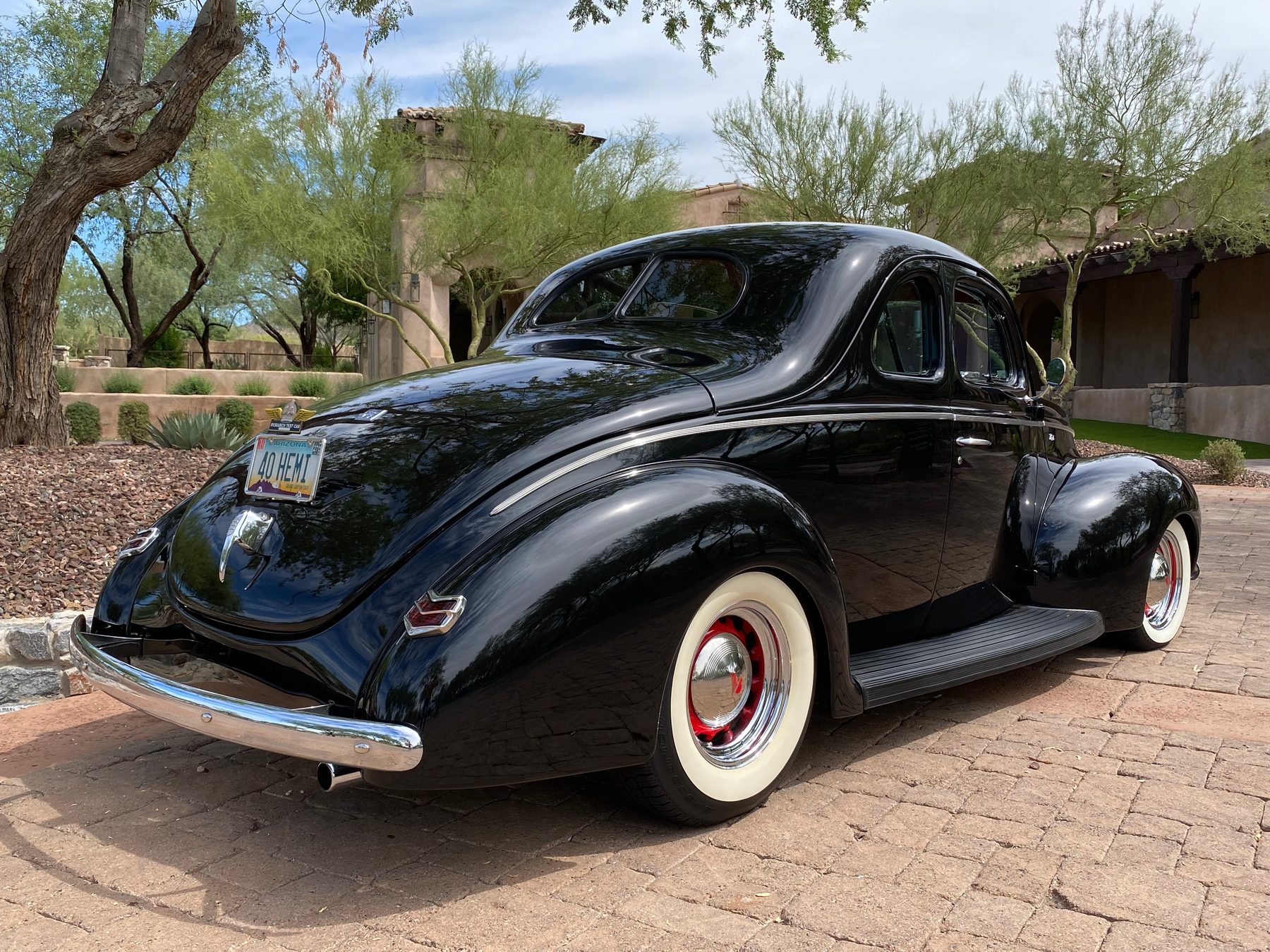 Rear three-quarter view with "40 HEMI" Arizona license plate