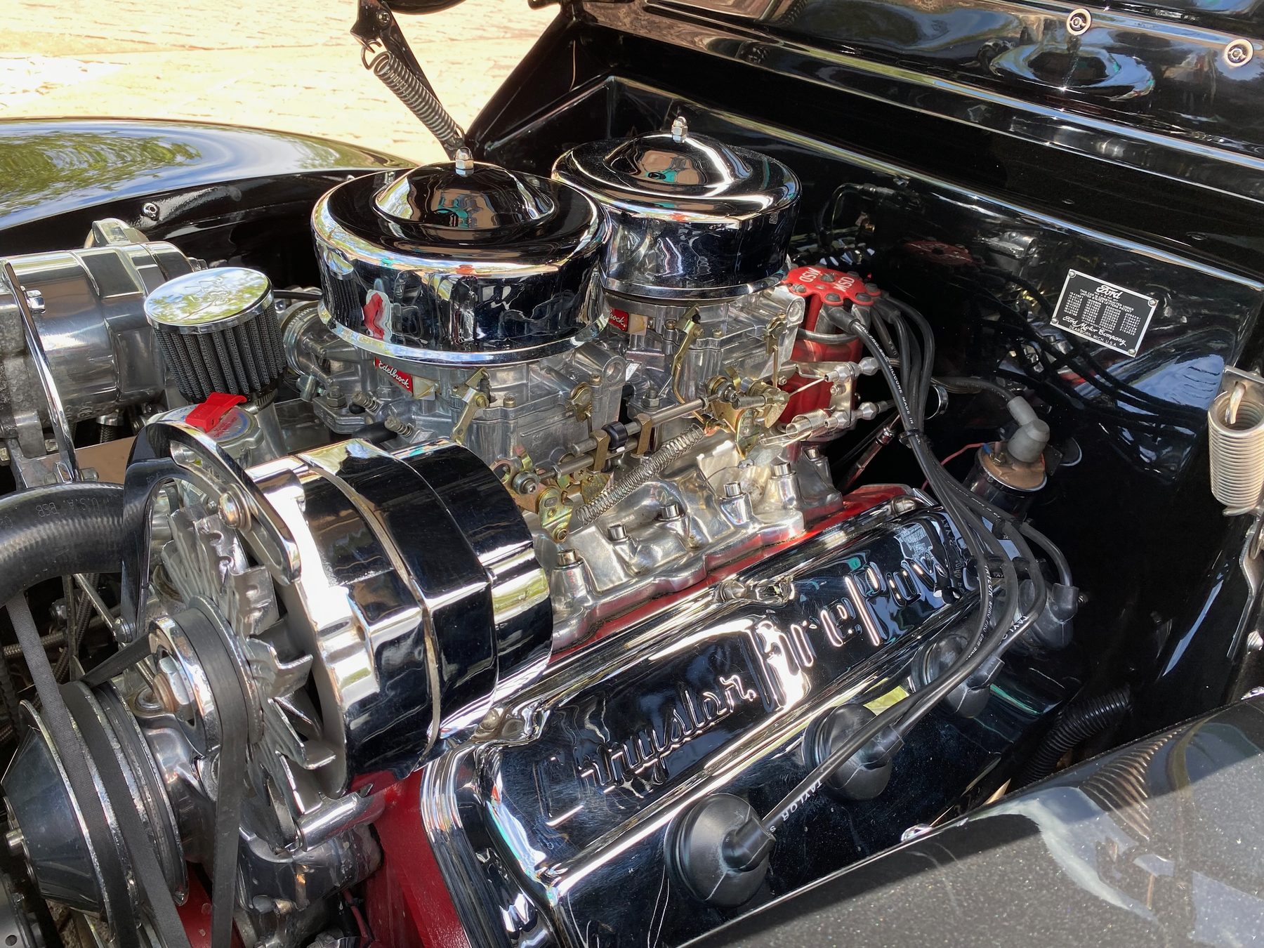 Chrysler FirePower valve cover detail